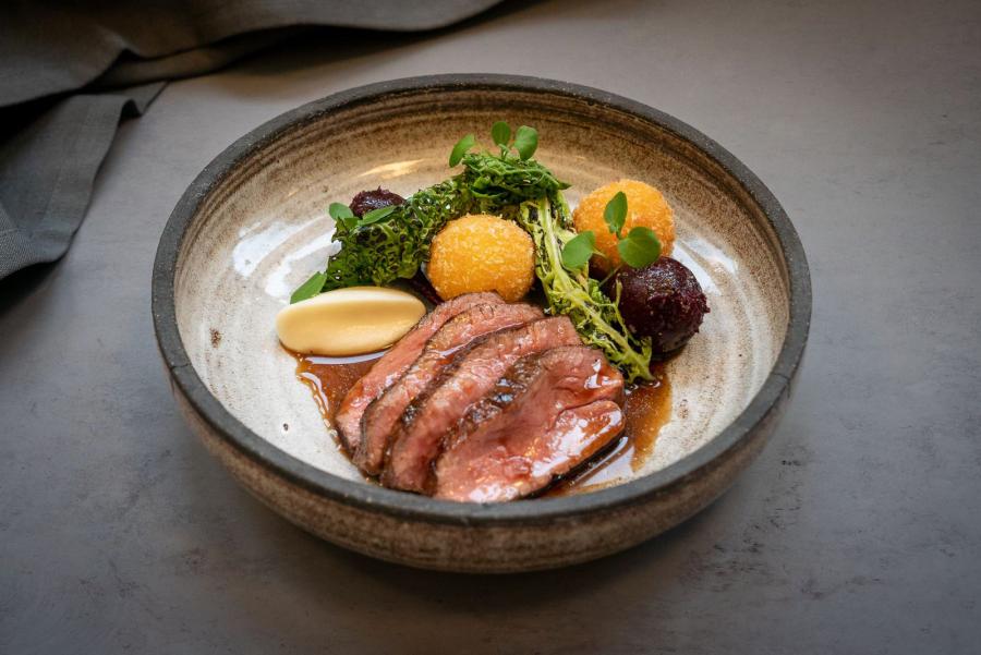 Lammrostbiff med selleripuré & getostkroketter