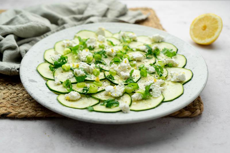Vegetarisk carpaccio med zucchini