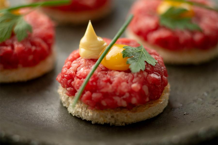 Råbiff med dijonnaise & vaktelägg