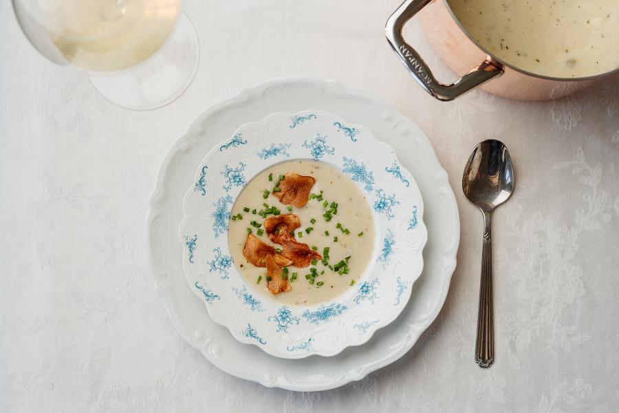 Jordärtskockssoppa med chips & hackad gräslök