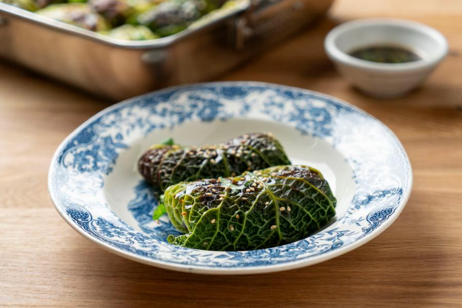 Asiatiska kåldolmar med fläskfärs