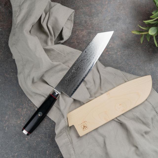 Kiritsuke 20 cm + knivskydd