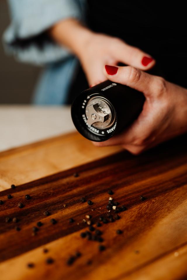 Pepparkvarn i valnöt/aluminium 13 cm