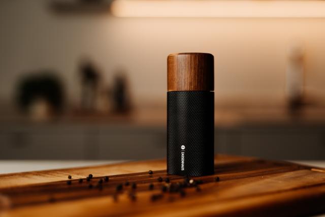 Pepparkvarn i valnöt/aluminium 13 cm