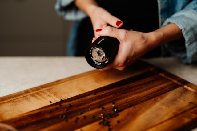 Pepparkvarn i valnöt/aluminium 13 cm