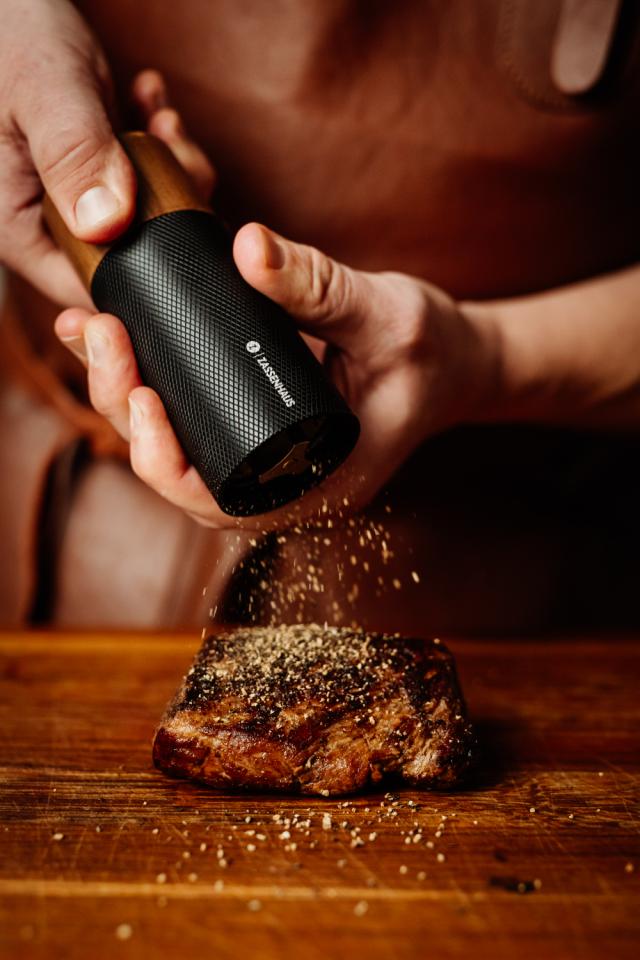 Pepparkvarn i valnöt/aluminium 13 cm