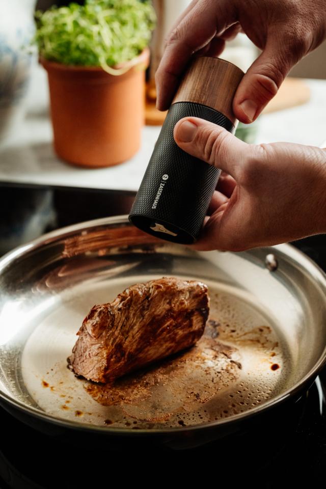 Pepparkvarn i valnöt/aluminium 13 cm